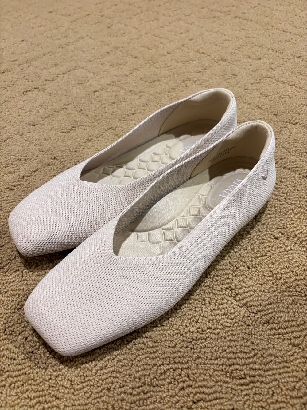 Vivaia Margot flats - Cream/Ivory size 8/39 Brand New